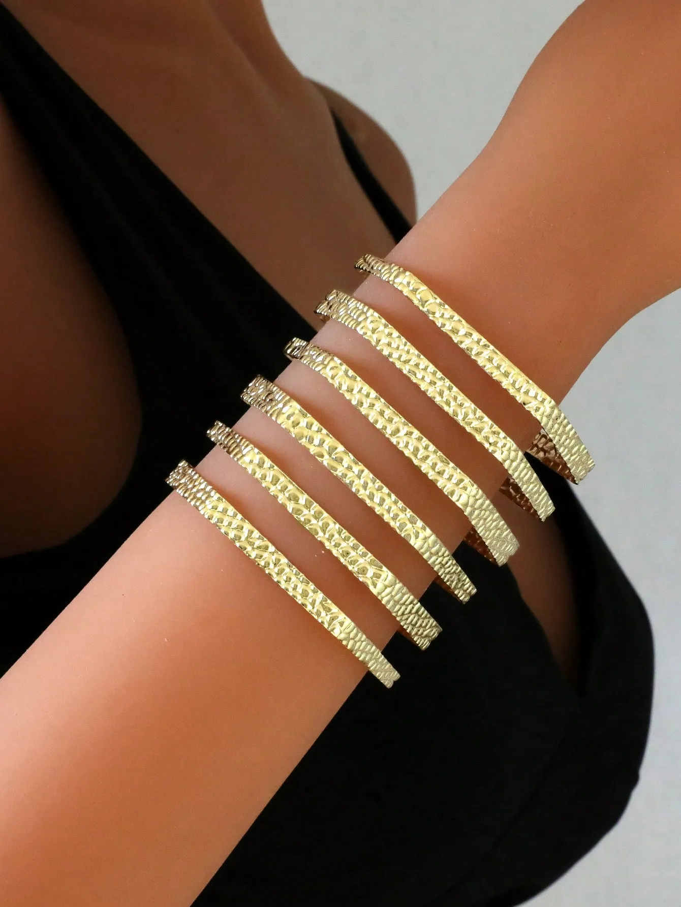 1pc Minimalist Metal Crossed Cuff Bangle Bracelet, Fashionable Couple Arm Cuff Accessory For Women