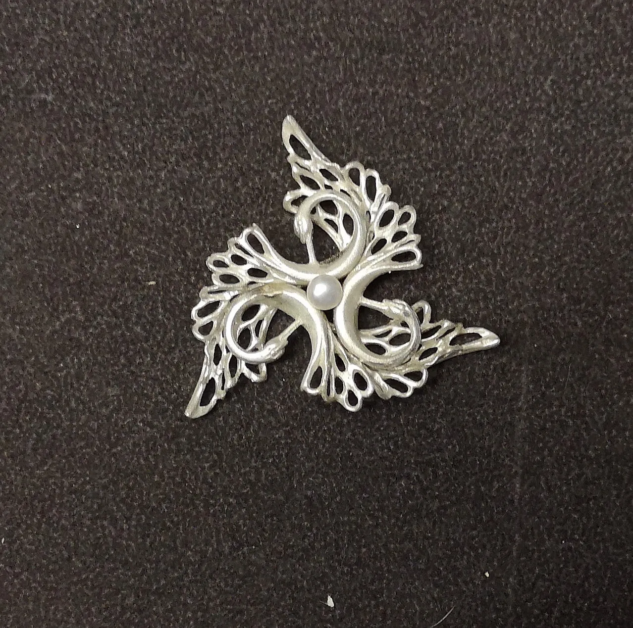 Children Of Lir Three Swan Brooch   Pearl in Centre