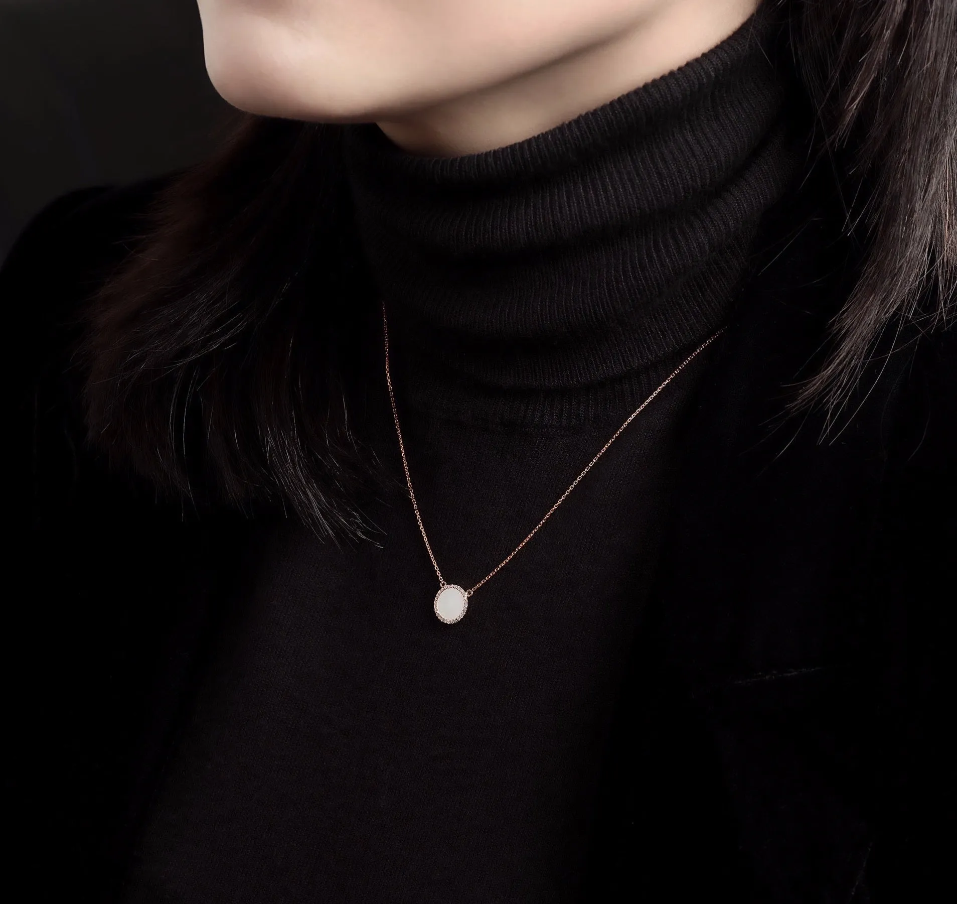 COLOUR HALO MOTHER-OF-PEARL DIAMOND NECKLACE
