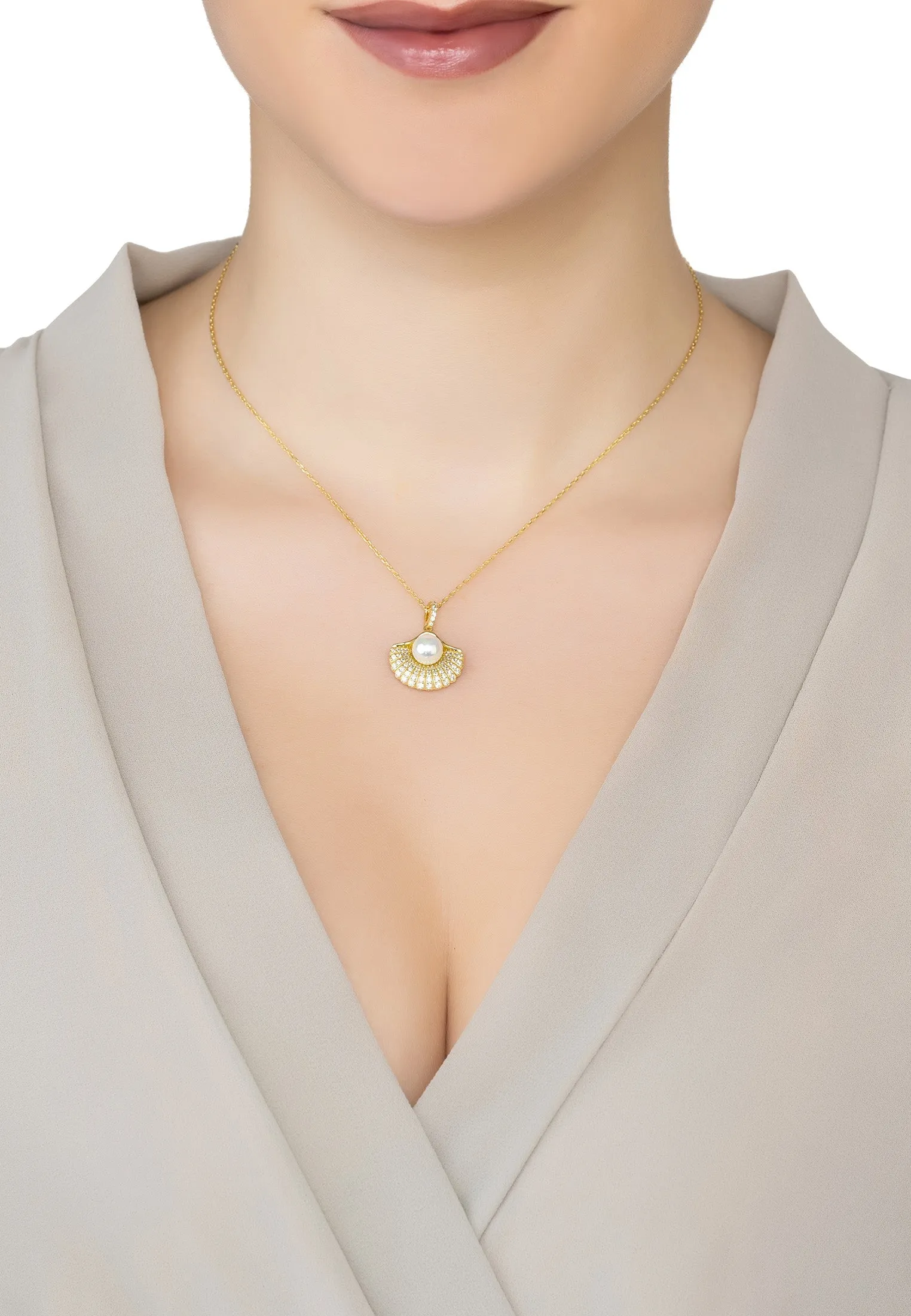 Deco Fan and Pearl Pendant Necklace Dipped in Gold