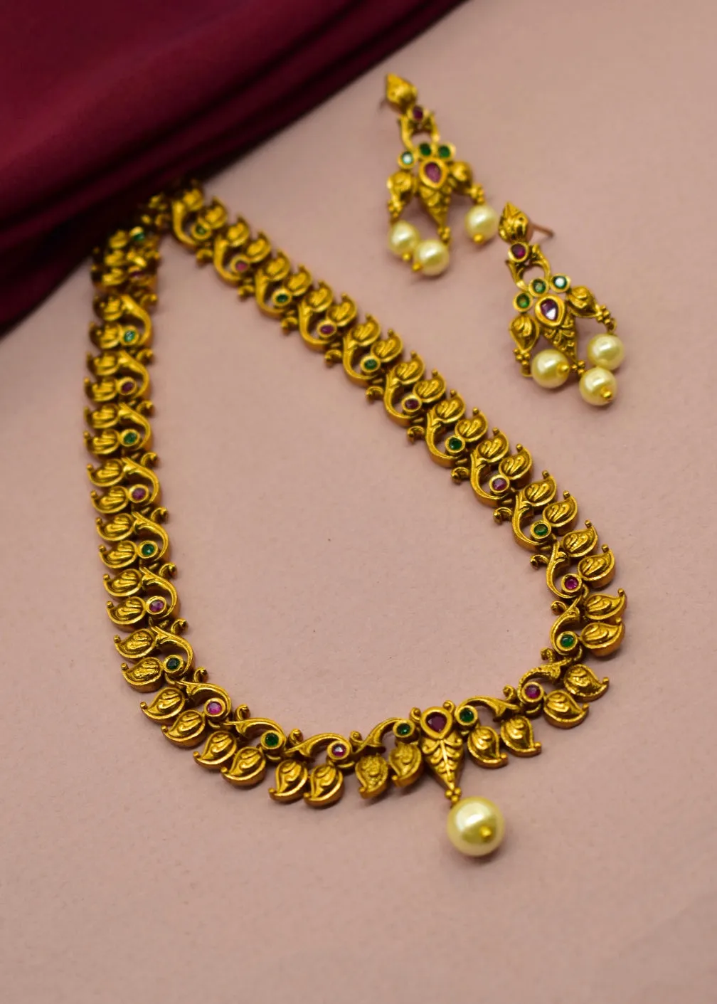 ETHEREAL AHILYA NECKLACE