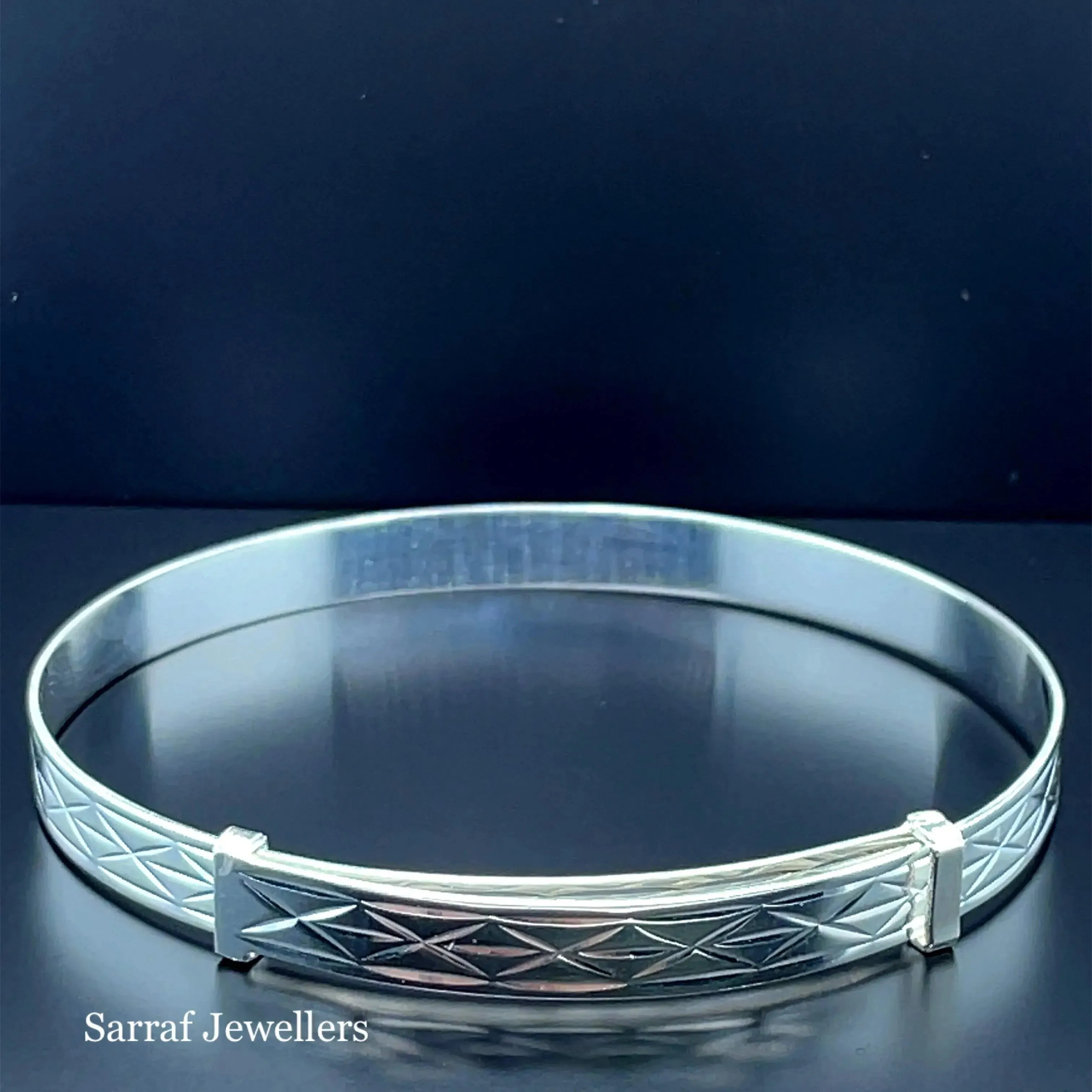 Silver Ladies Round Diamond Cut Design Expandable Bangle | Shop Online Sarraf Jewellers UK