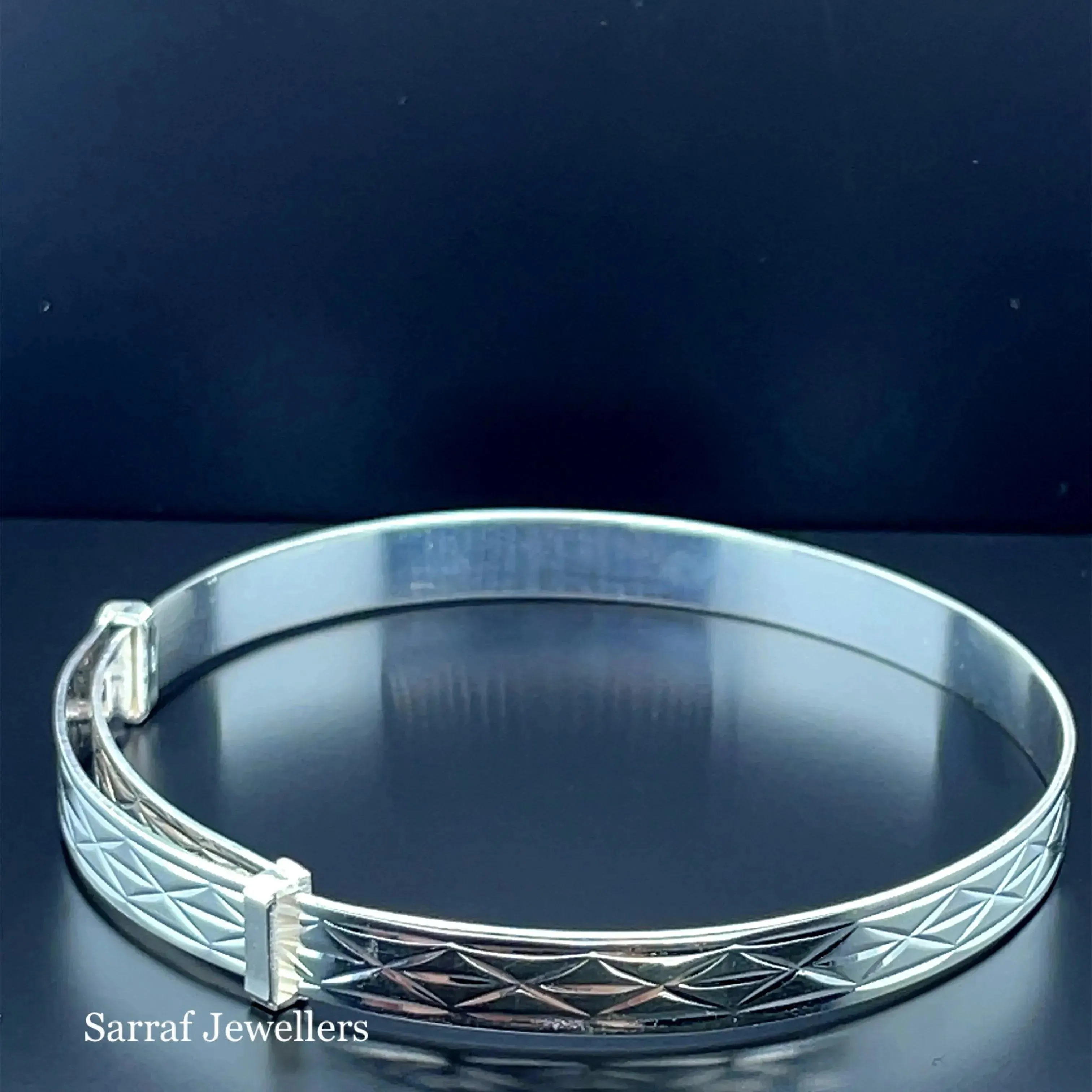 Silver Ladies Round Diamond Cut Design Expandable Bangle | Shop Online Sarraf Jewellers UK