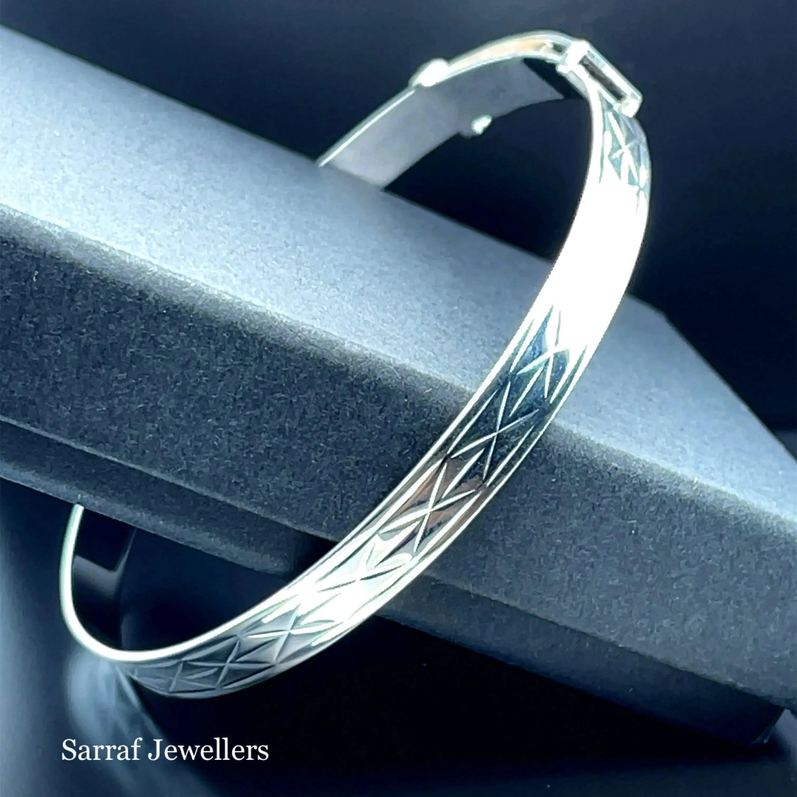 Silver Ladies Round Diamond Cut Design Expandable Bangle | Shop Online Sarraf Jewellers UK