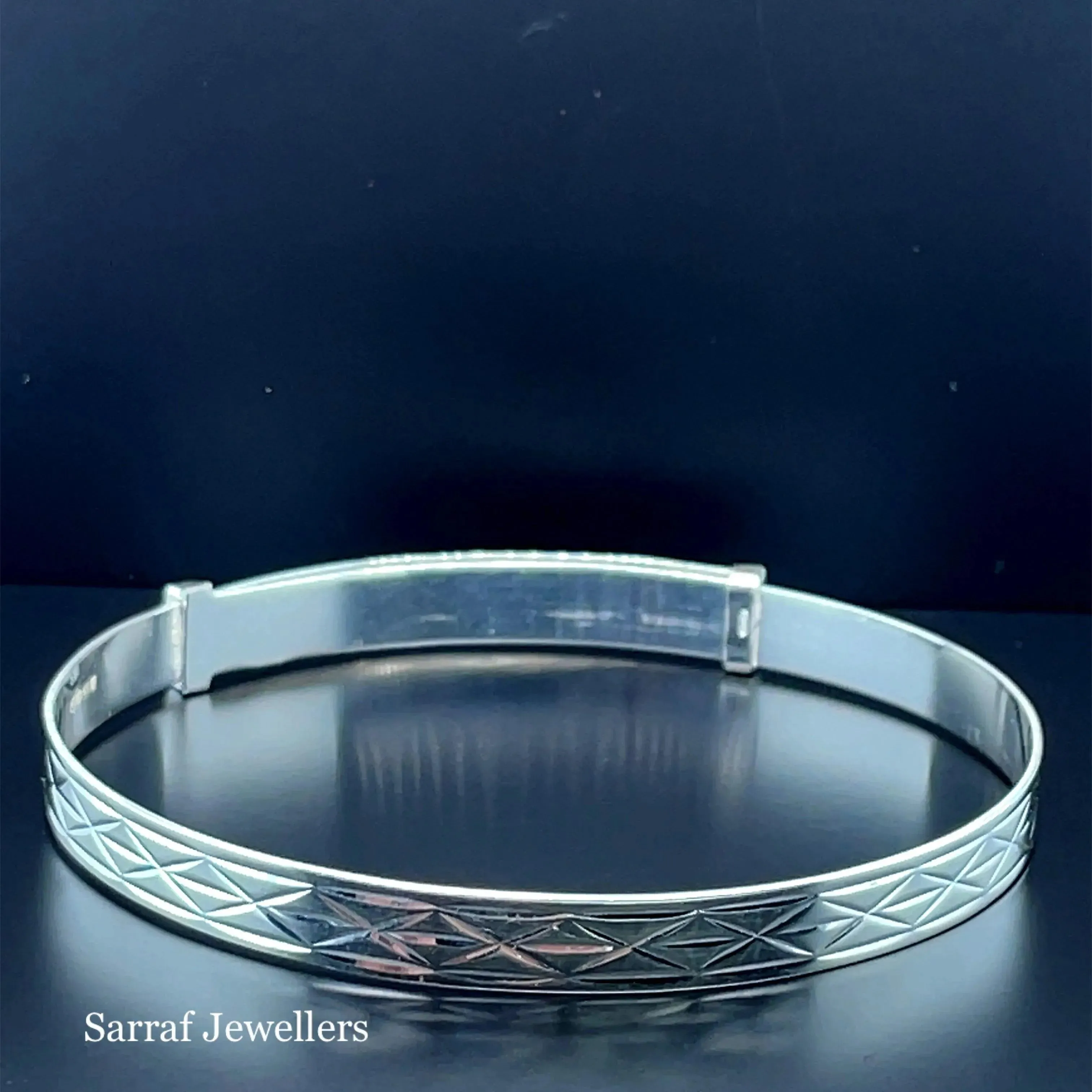 Silver Ladies Round Diamond Cut Design Expandable Bangle | Shop Online Sarraf Jewellers UK