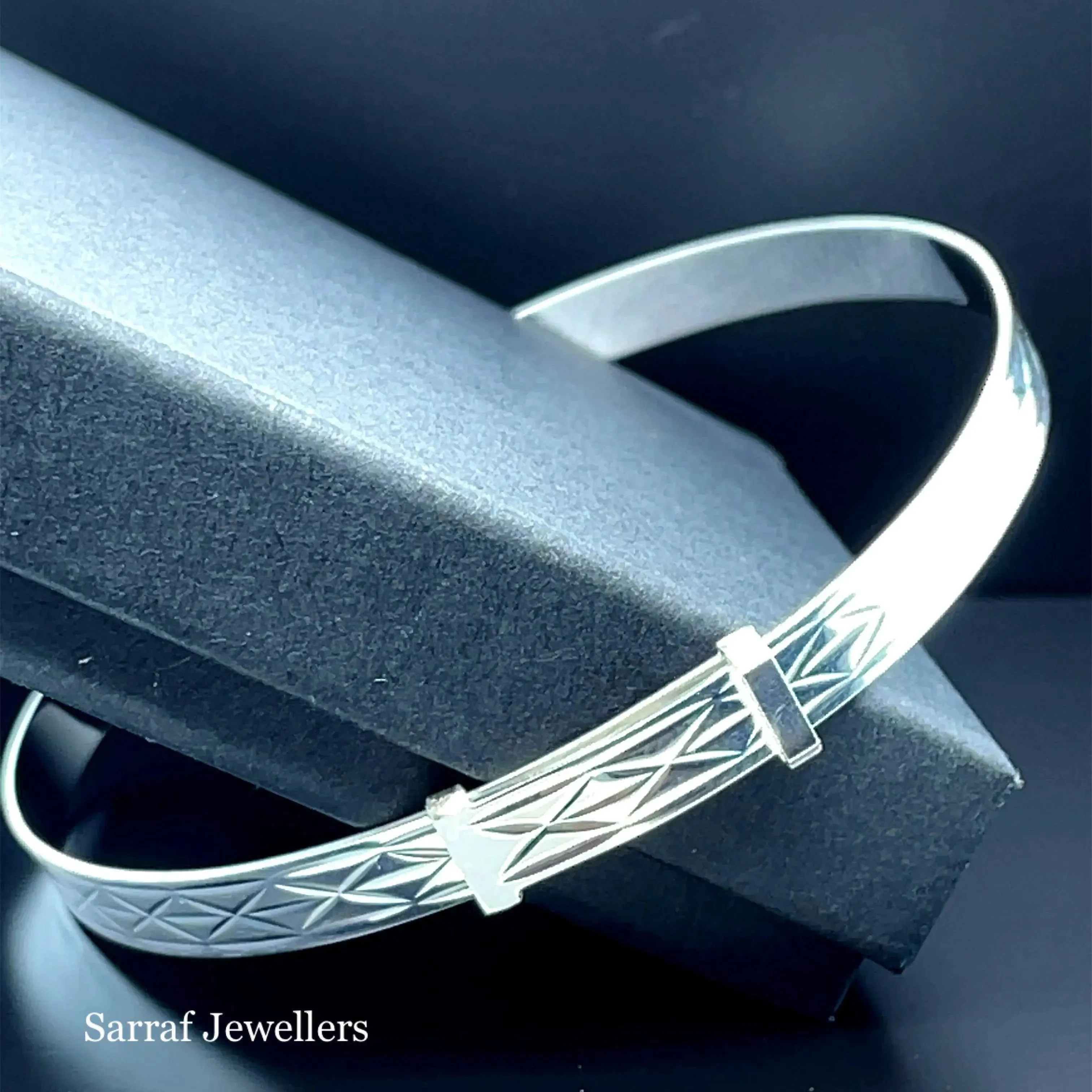 Silver Ladies Round Diamond Cut Design Expandable Bangle | Shop Online Sarraf Jewellers UK