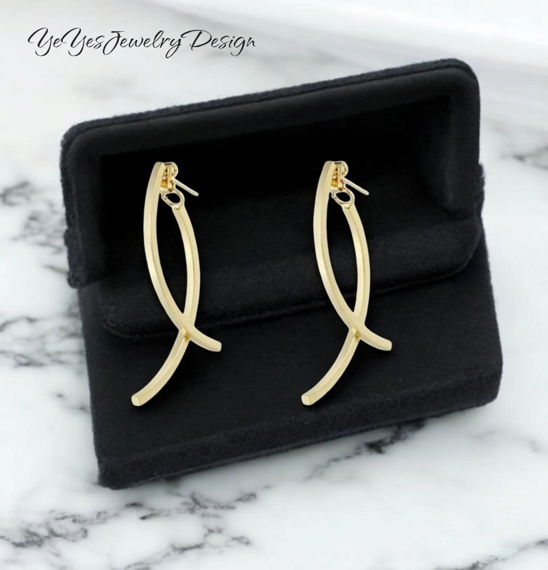 Stainless-Steel Fashion Big Curve Shape Earrings.
