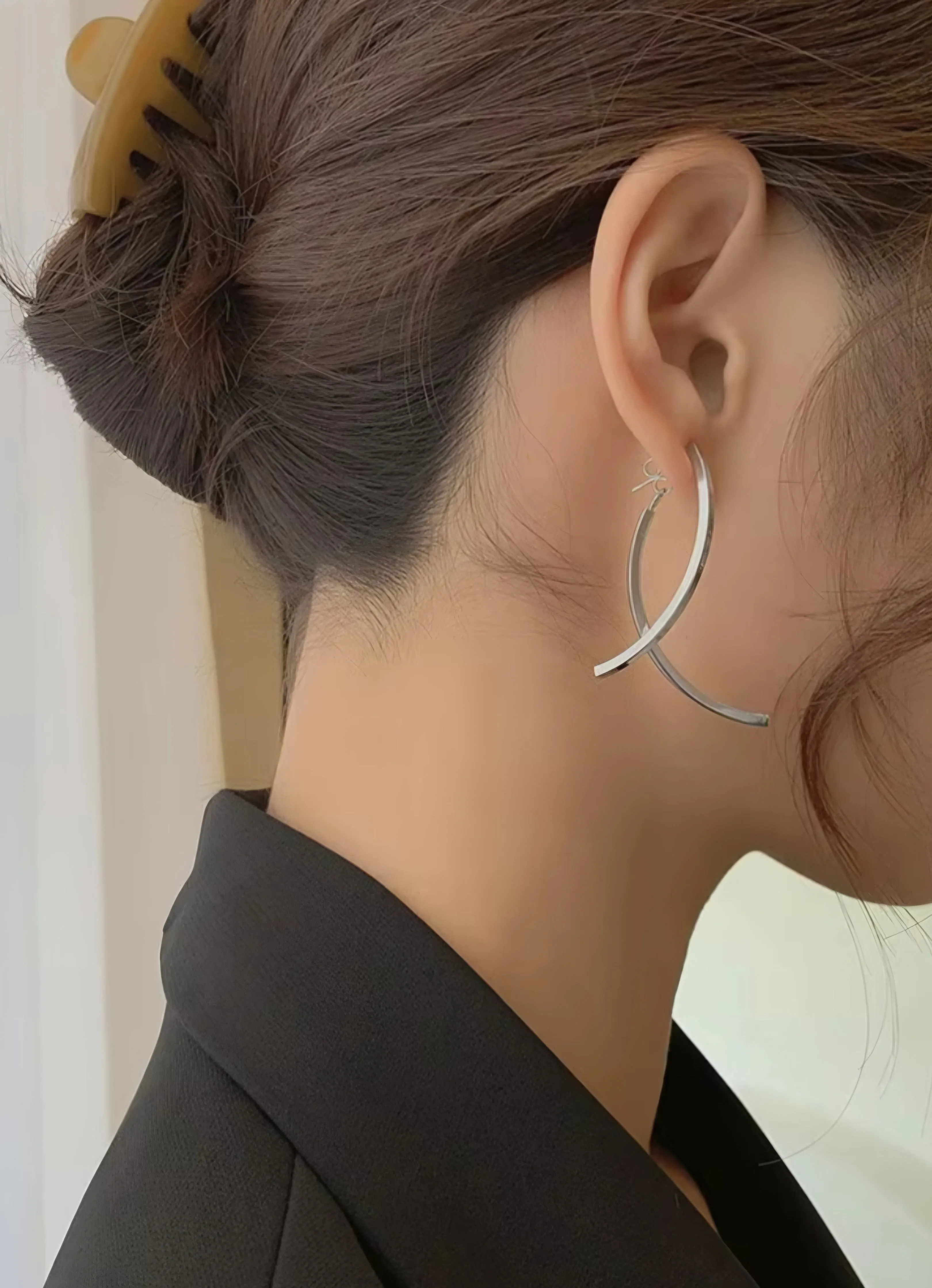 Stainless-Steel Fashion Big Curve Shape Earrings.